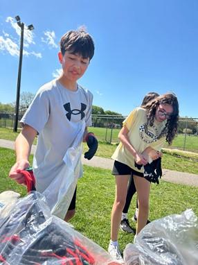 EMS Kids Clean Up Trash at HSL
